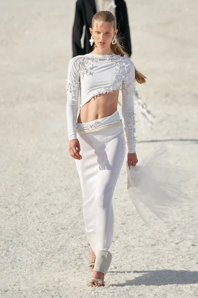 Look 15